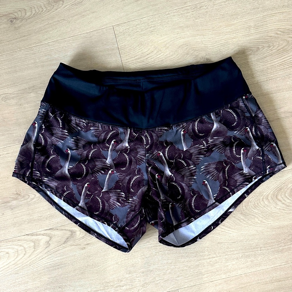 Oiselle Roga 4” Goose Printed Black Running Shorts EUC Zippered Pocket